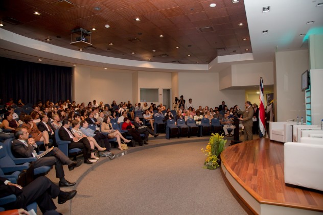 Presidente expone ante Foro Tejiendo Desarrollo 