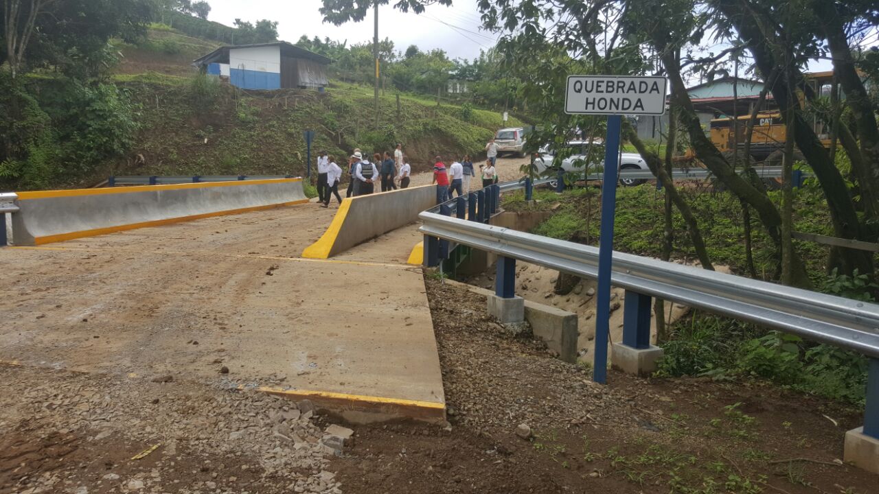 Puente sobre Quebrada Piritas en Calle Muñoz San Miguel de Naranjo.