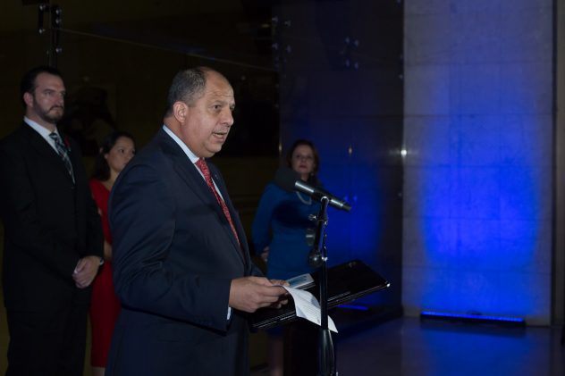 Corazon Azul Casa Presidencial Costa Rica, Vicepresidenta Ana Helena Chacon, Presidente Luis Guillermo Solis, ONU, Trata Personas, fotos por Roberto Carlos Sanchez