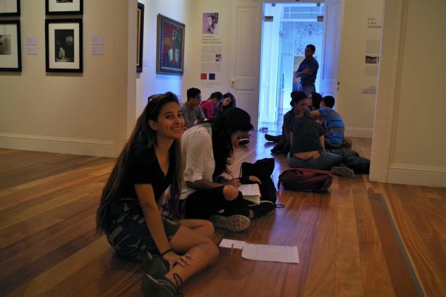 Estudiantes en exposición en el Museo Calderón Guardia.