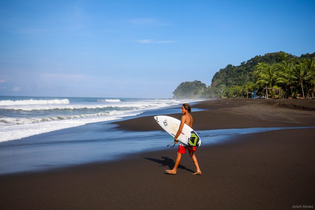 17% de los turistas que visitaron el país entre el 2017 y el 2019 realizaron la práctica del surf y el 72% efectuó actividades relacionadas con sol y playa. Costa Rica es un destino apto para el surfing y con playas reconocidas en el ámbito internacional.