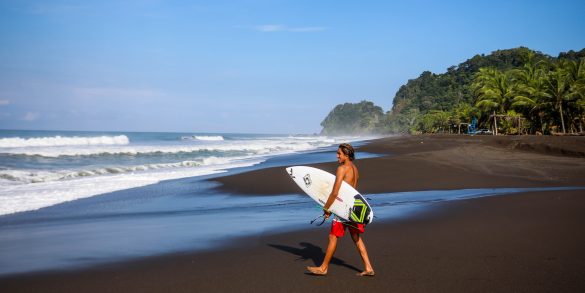 17% de los turistas que visitaron el país entre el 2017 y el 2019 realizaron la práctica del surf y el 72% efectuó actividades relacionadas con sol y playa. Costa Rica es un destino apto para el surfing y con playas reconocidas en el ámbito internacional.