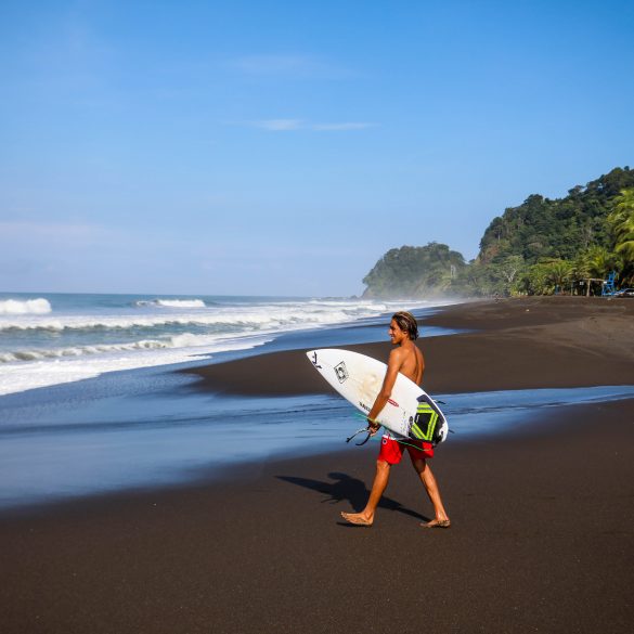 17% de los turistas que visitaron el país entre el 2017 y el 2019 realizaron la práctica del surf y el 72% efectuó actividades relacionadas con sol y playa. Costa Rica es un destino apto para el surfing y con playas reconocidas en el ámbito internacional.